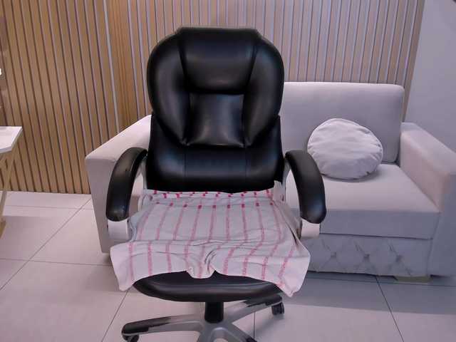 JulietteMoreau's BongaCams show and profile