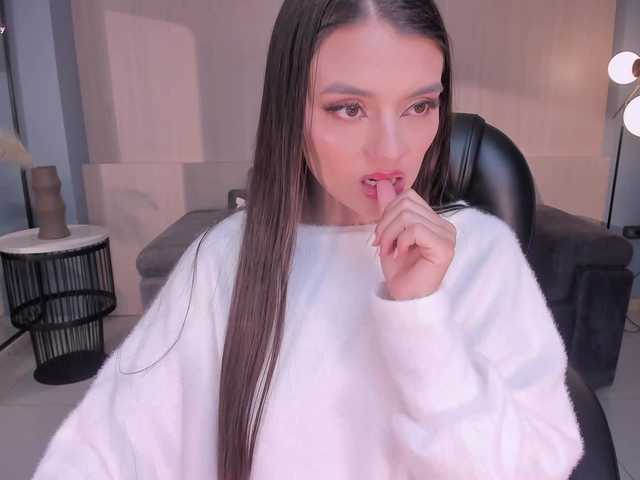 JulietteMoreau's BongaCams show and profile