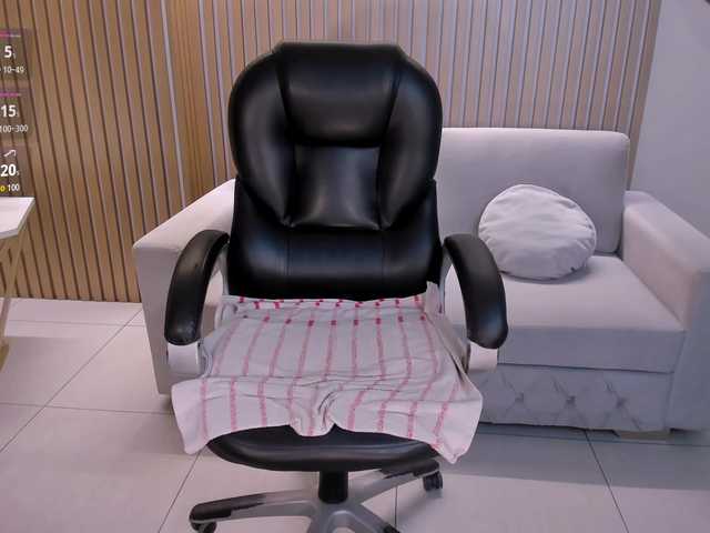 JulietteMoreau's BongaCams show and profile