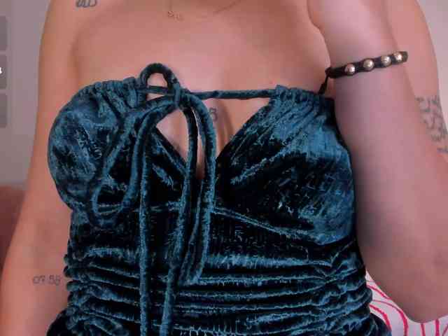 JulietteMoreau Live Webcam on BongaCams