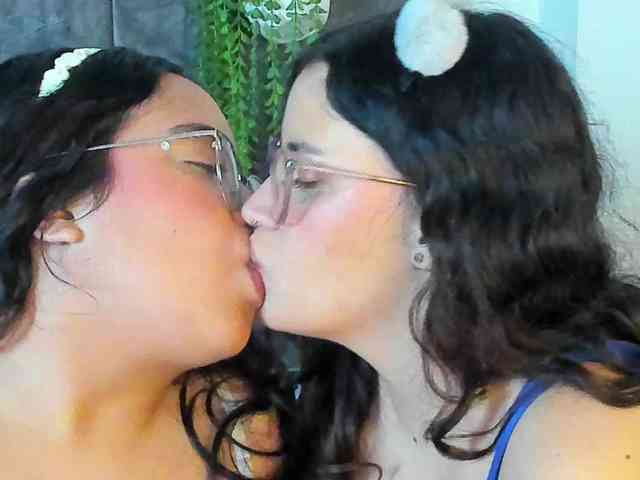 maddie-and-chelsea webcam