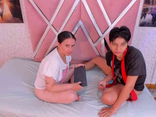 natasha-and-zoe webcam