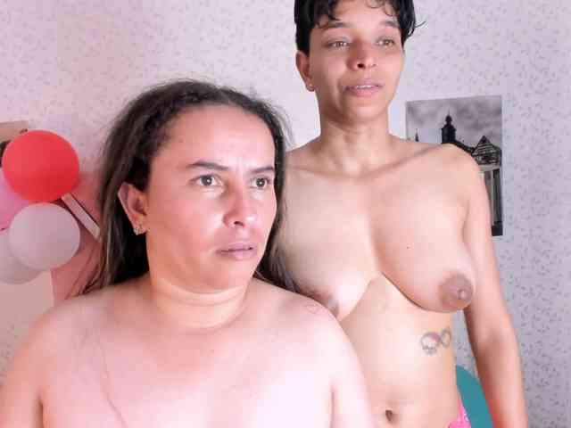 natasha-and-zoe webcam