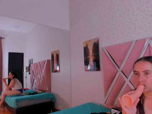 natasha-and-zoe webcam