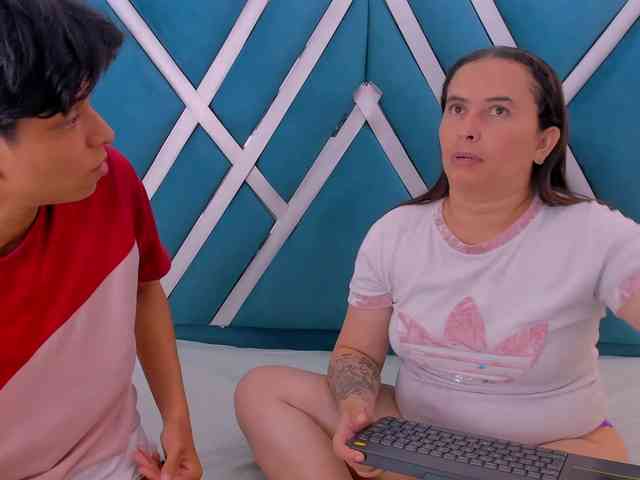 natasha-and-zoe natasha-and-zoe