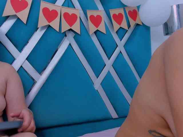 natasha-and-zoe webcam