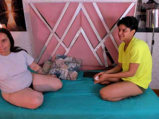 natasha-and-zoe webcam