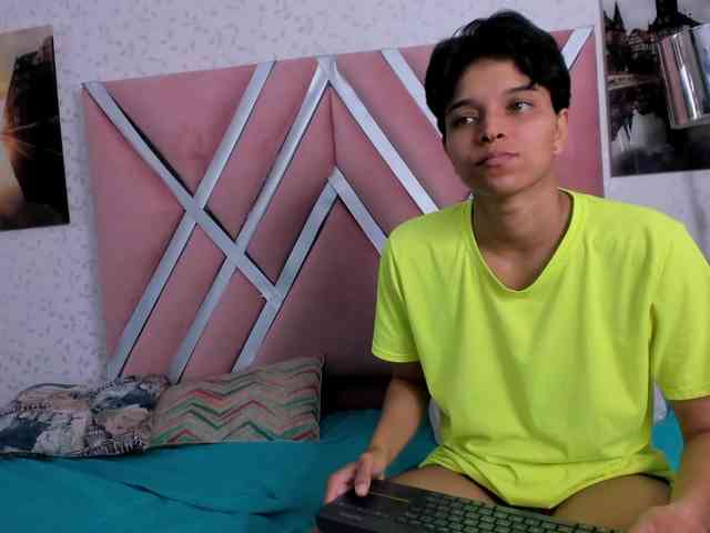 natasha-and-zoe webcam