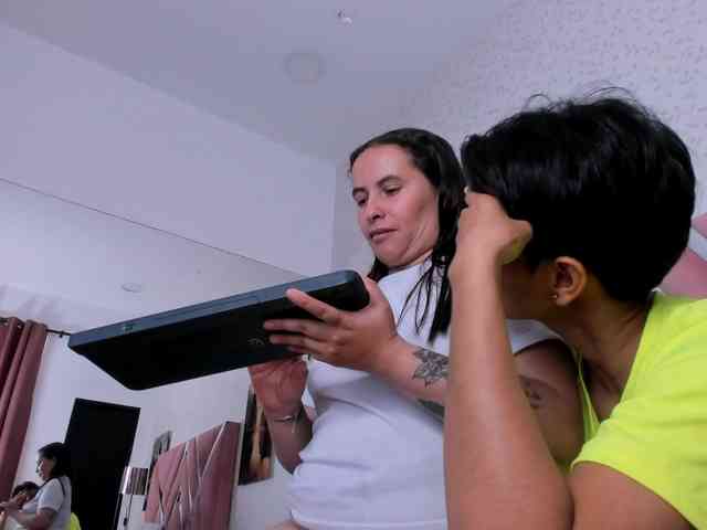 natasha-and-zoe webcam