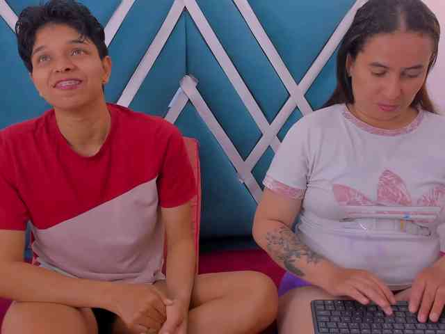 natasha-and-zoe webcam