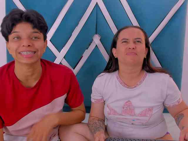 natasha-and-zoe webcam