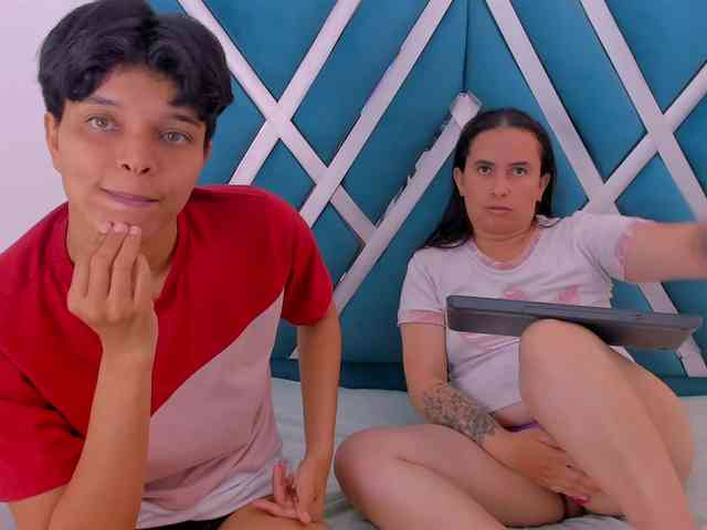 natasha-and-zoe webcam