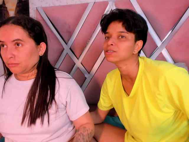 natasha-and-zoe webcam