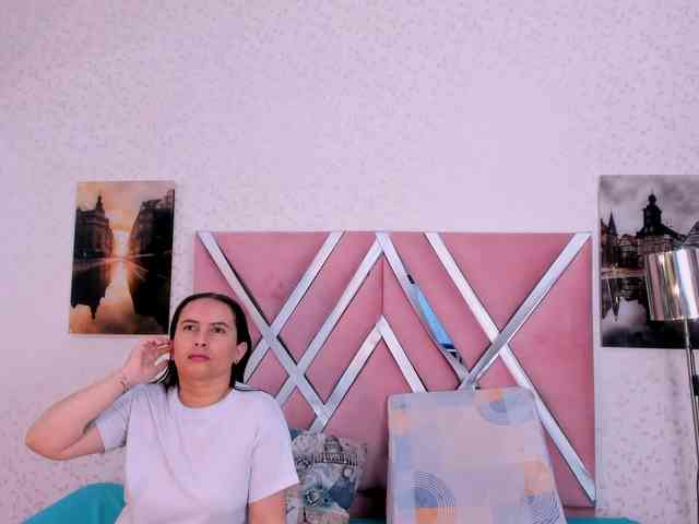 natasha-and-zoe webcam