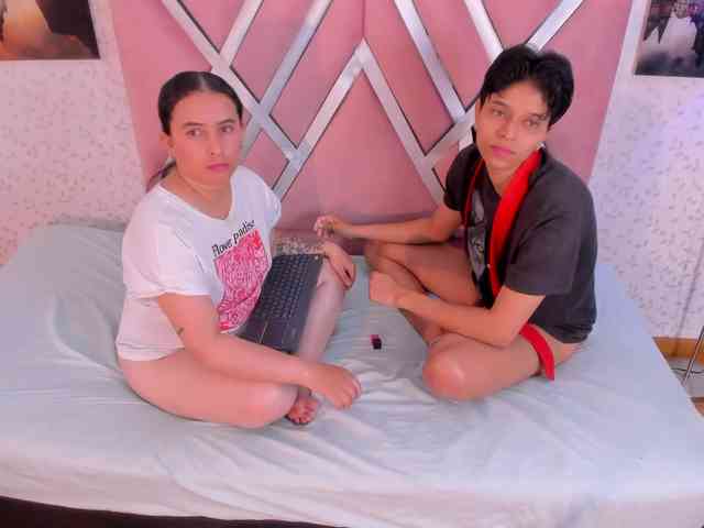 natasha-and-zoe webcam