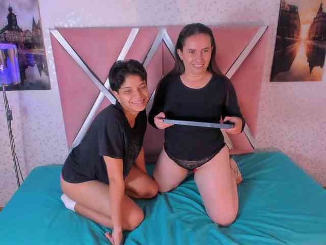 natasha-and-zoe webcam