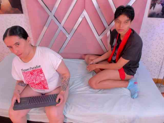 natasha-and-zoe webcam