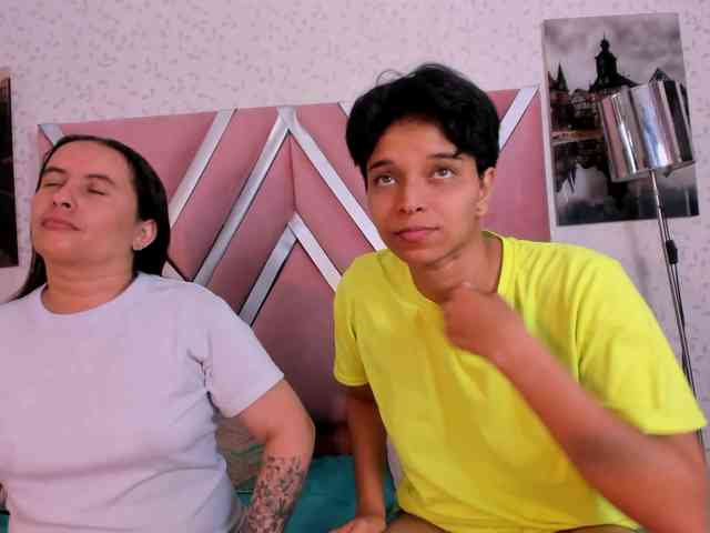 natasha-and-zoe webcam