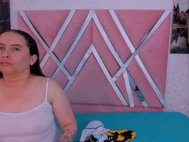 natasha-and-zoe webcam