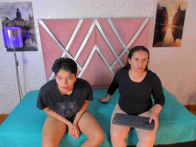 natasha-and-zoe webcam