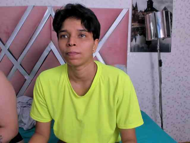 natasha-and-zoe webcam