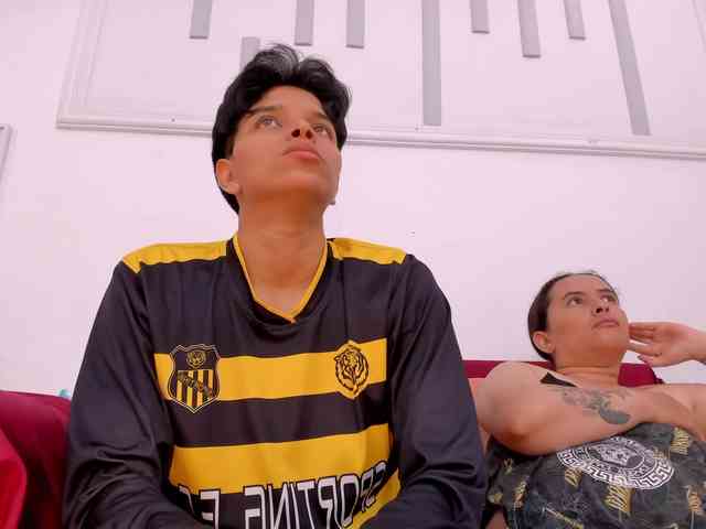 natasha-and-zoe webcam