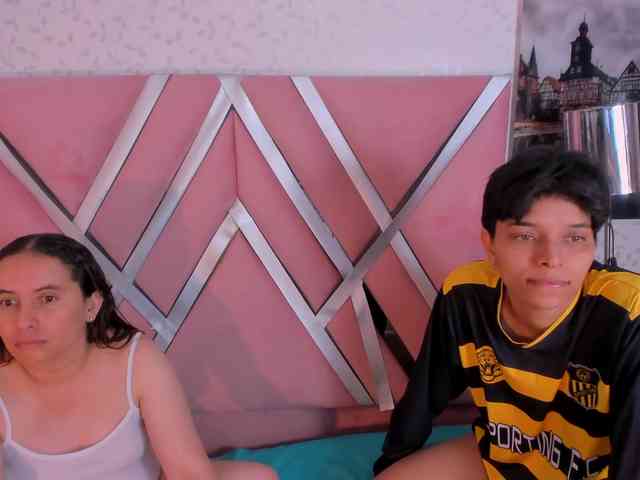 natasha-and-zoe webcam