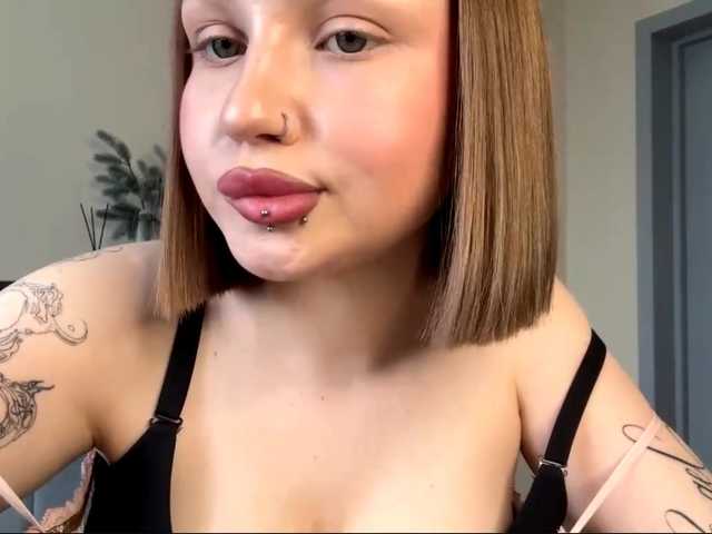 CharissaKeogan's BongaCams show and profile