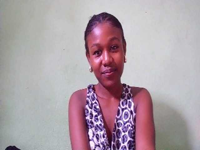 Zinah1 webcam bongacams model stream image