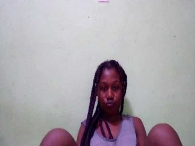 Zinah1 webcam bongacams model stream image