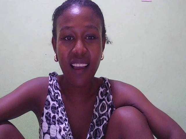 Zinah1 webcam bongacams model stream image