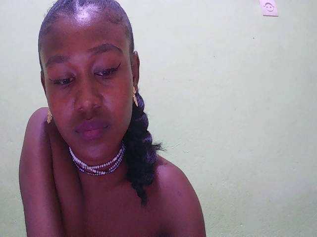 Zinah1 Live Cam on BongaCams