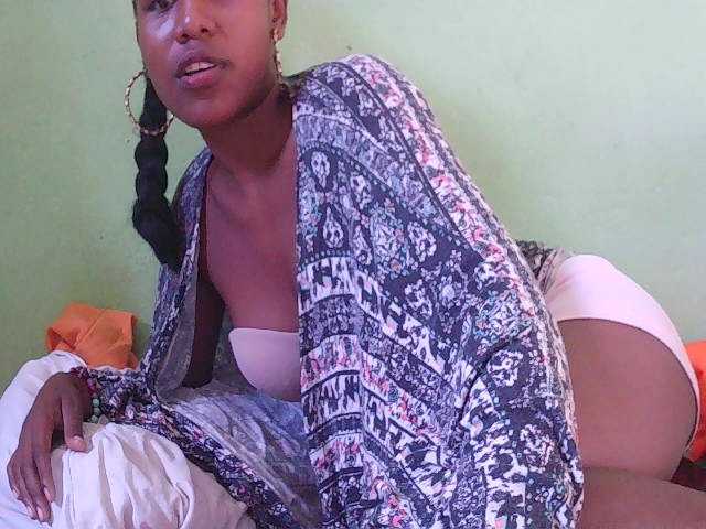 Zinah1 webcam bongacams model stream image