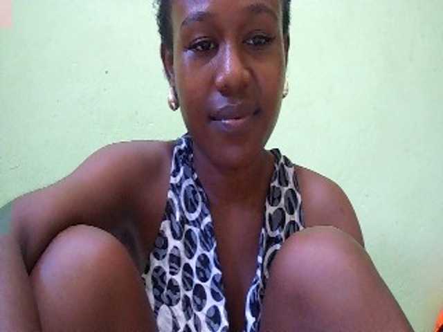 Zinah1 webcam bongacams model stream image