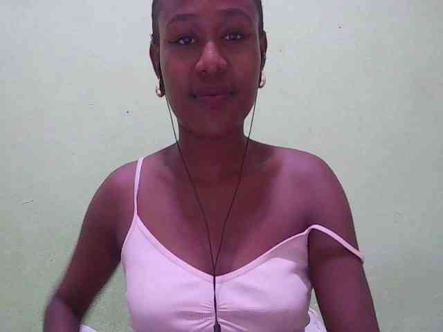 Zinah1 Live Webcam on BongaCams