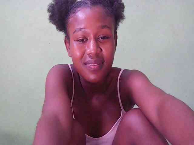 Zinah1 Live Webcam on BongaCams