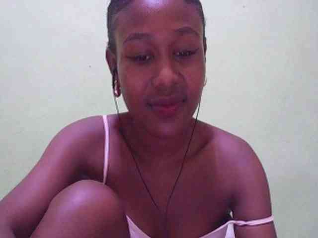 Zinah1 Live Webcam on BongaCams