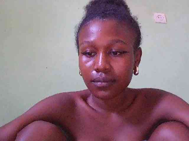 Zinah1 Live Webcam on BongaCams