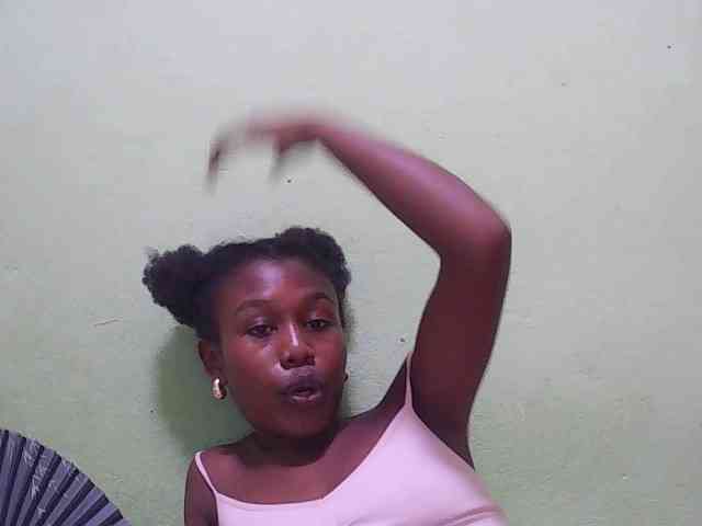 Zinah1 Live Webcam on BongaCams