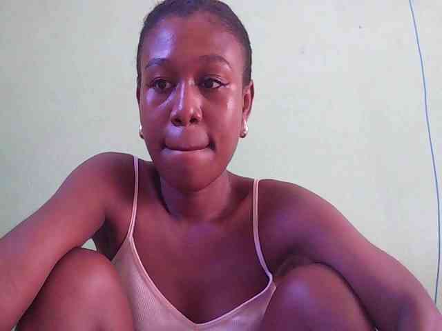 Zinah1 Live Webcam on BongaCams