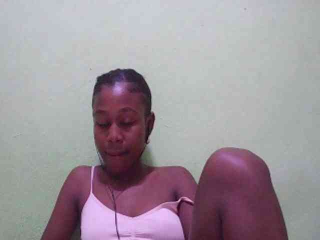 Zinah1 Live Webcam on BongaCams