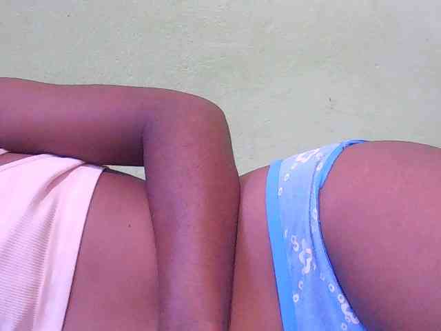 Zinah1 Live Webcam on BongaCams