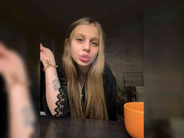 Annetoni Live Webcam on BongaCams