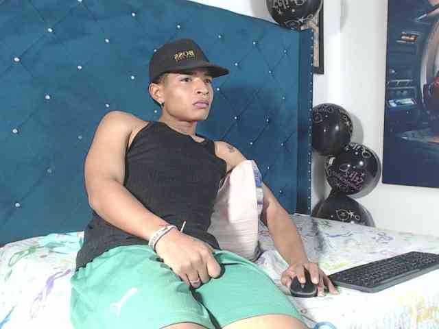 Crissex3 Live Webcam on BongaCams