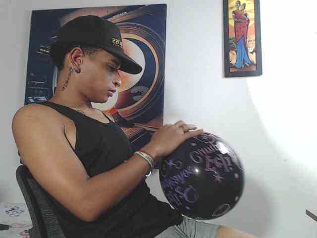 Crissex3 Live Webcam on BongaCams