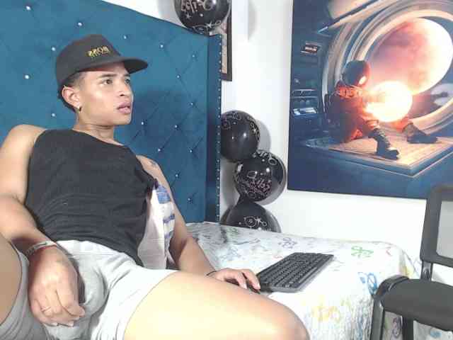 Crissex3 Live Webcam on BongaCams