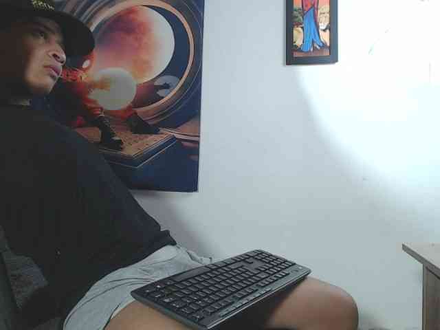 Crissex3 Live Webcam on BongaCams