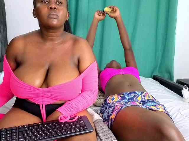 Pretty-Titties webcam