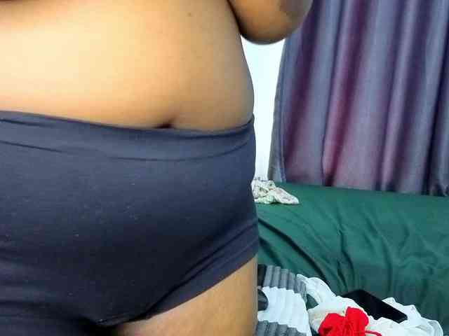 Pretty-Titties webcam