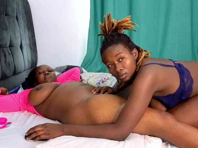 Pretty-Titties webcam